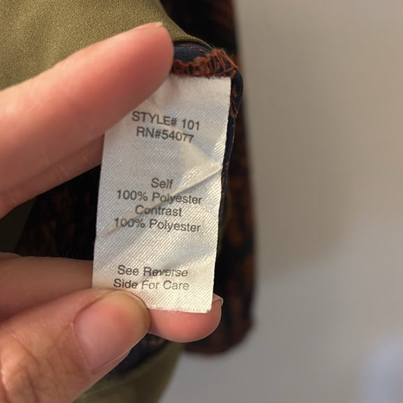 Cabi deep vneck snakeskin print blouse size XS - Picture 4 of 5